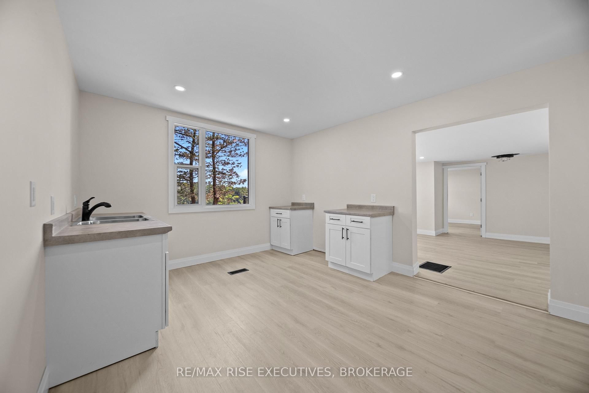1040 Buckhorn Lane