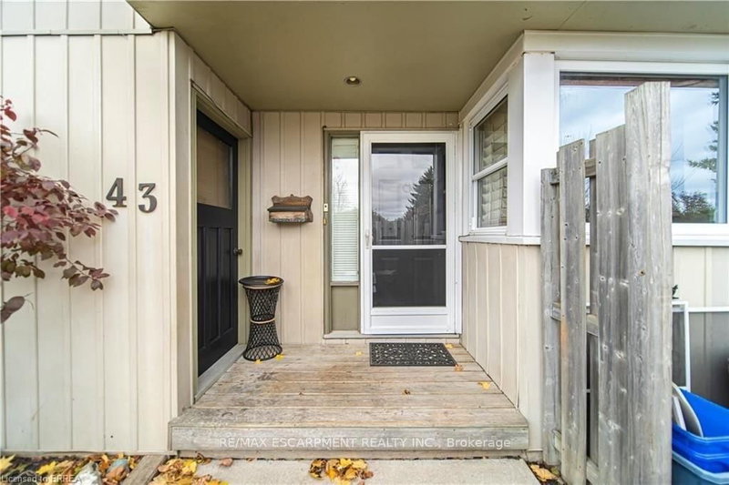 UPPER - 43 KANATA Crescent