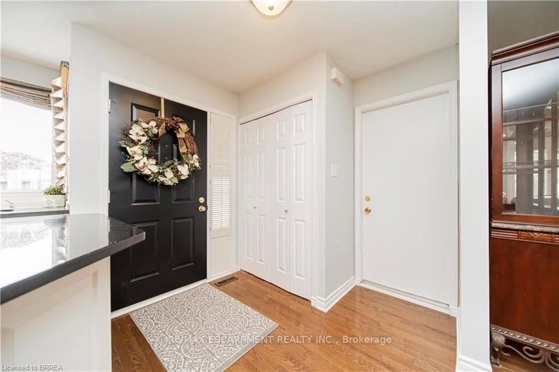 UPPER - 43 KANATA Crescent