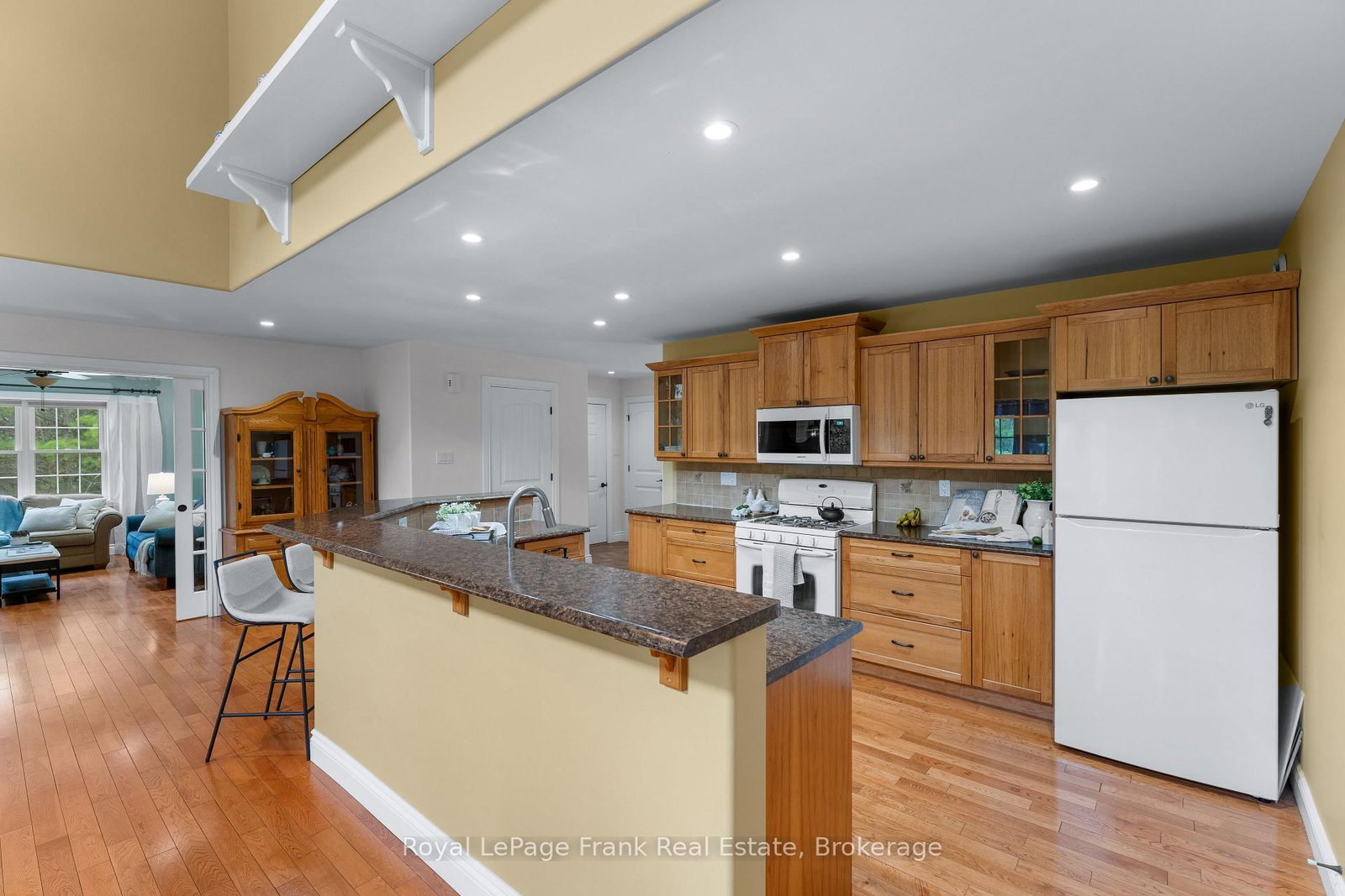 Listing Image 8