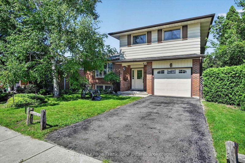 87 Oakwood Crescent