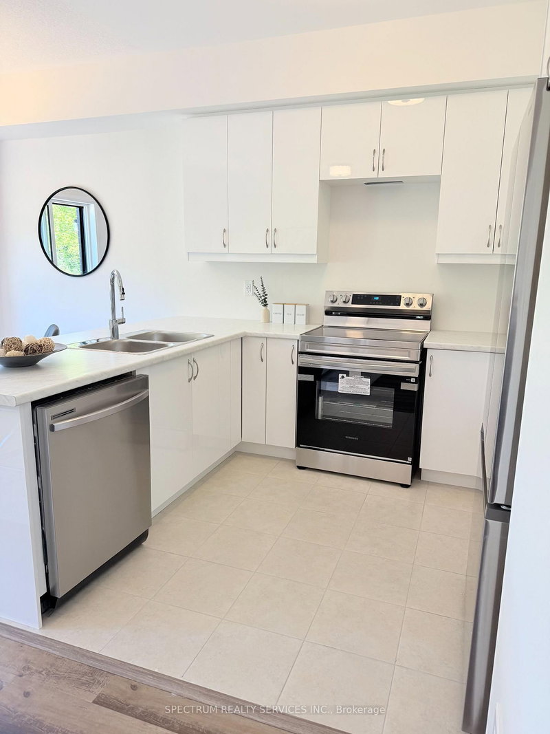 27 - 660 Colborne Street W