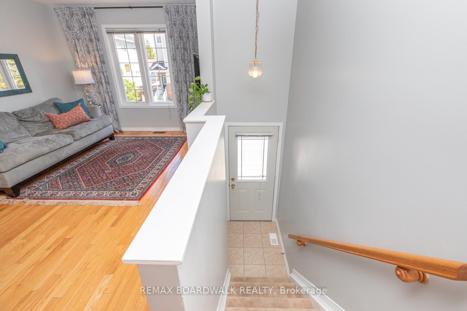112 Wharhol Private • Ottawa, ON photo 3