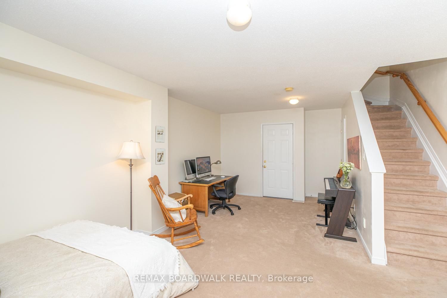 112 Wharhol Private • Ottawa, ON photo 32
