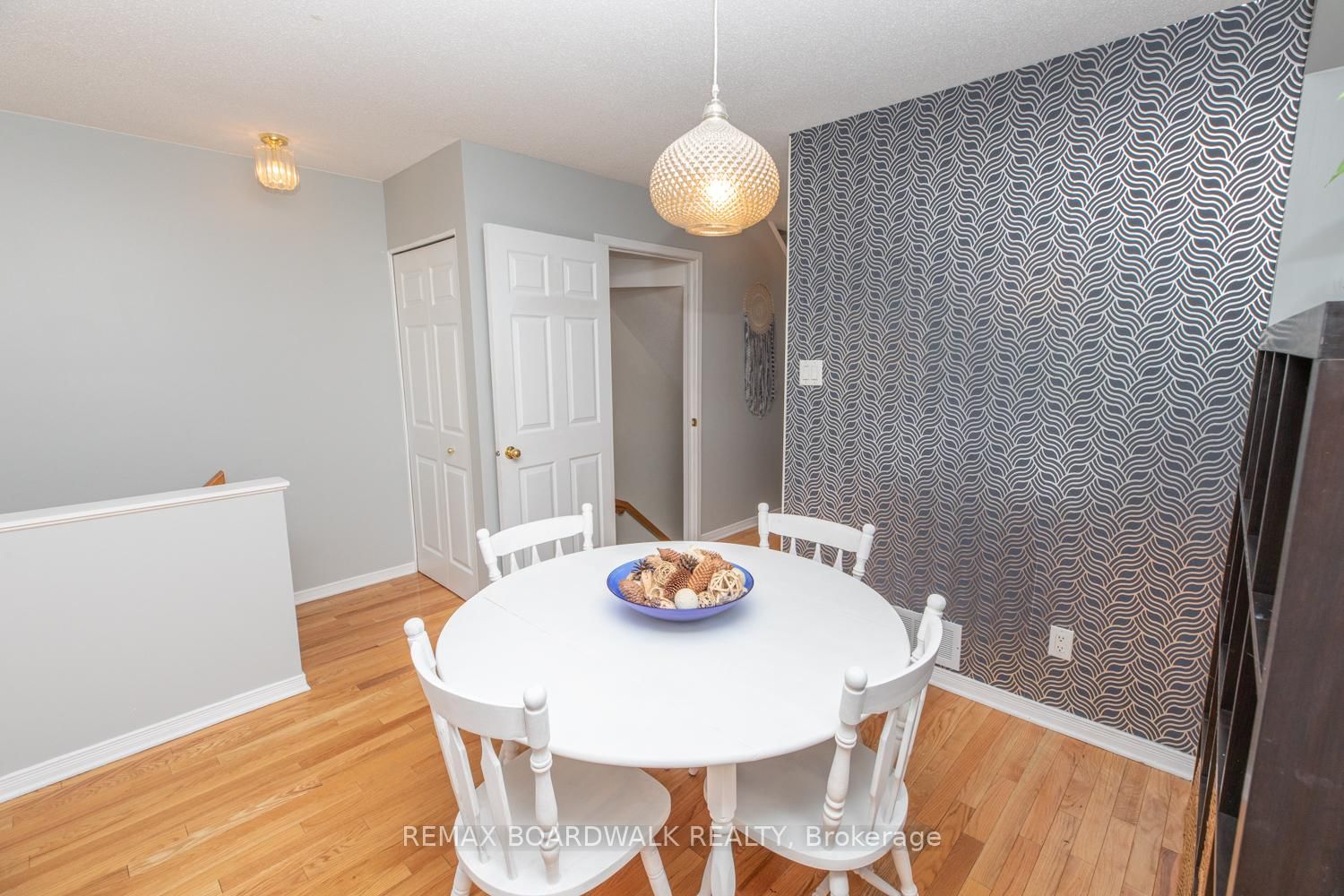 112 Wharhol Private • Ottawa, ON photo 9