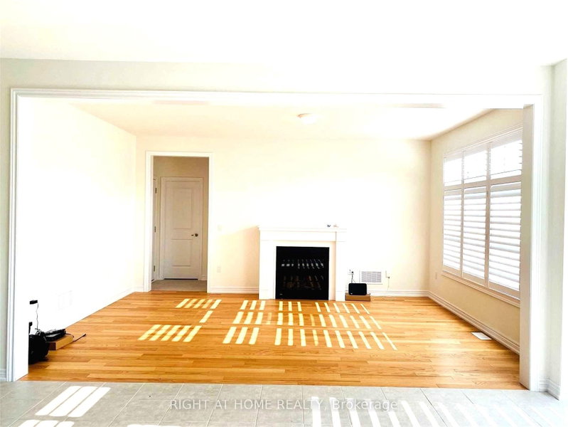24 Summer Breese Drive W