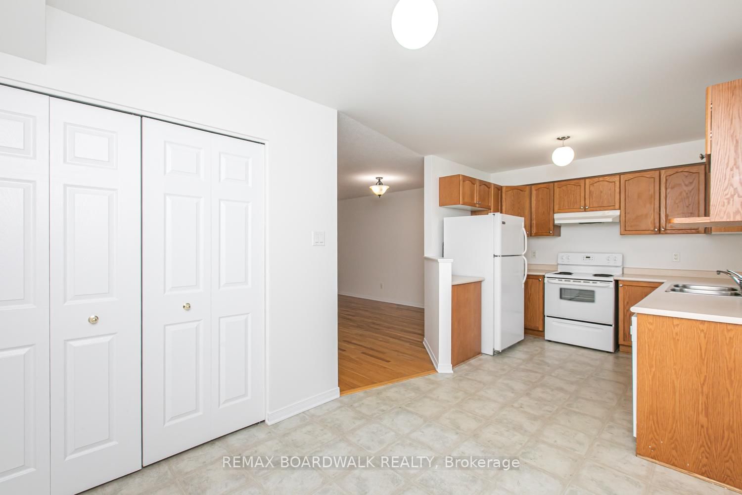 250 Gershwin Private • Ottawa, ON photo 10