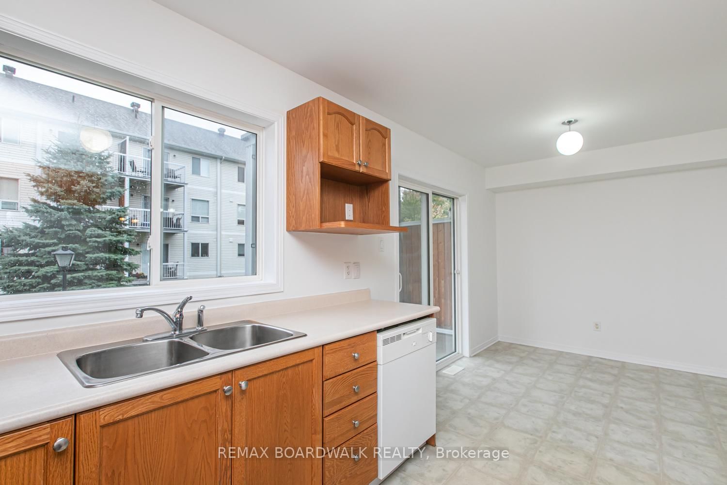 250 Gershwin Private • Ottawa, ON photo 11