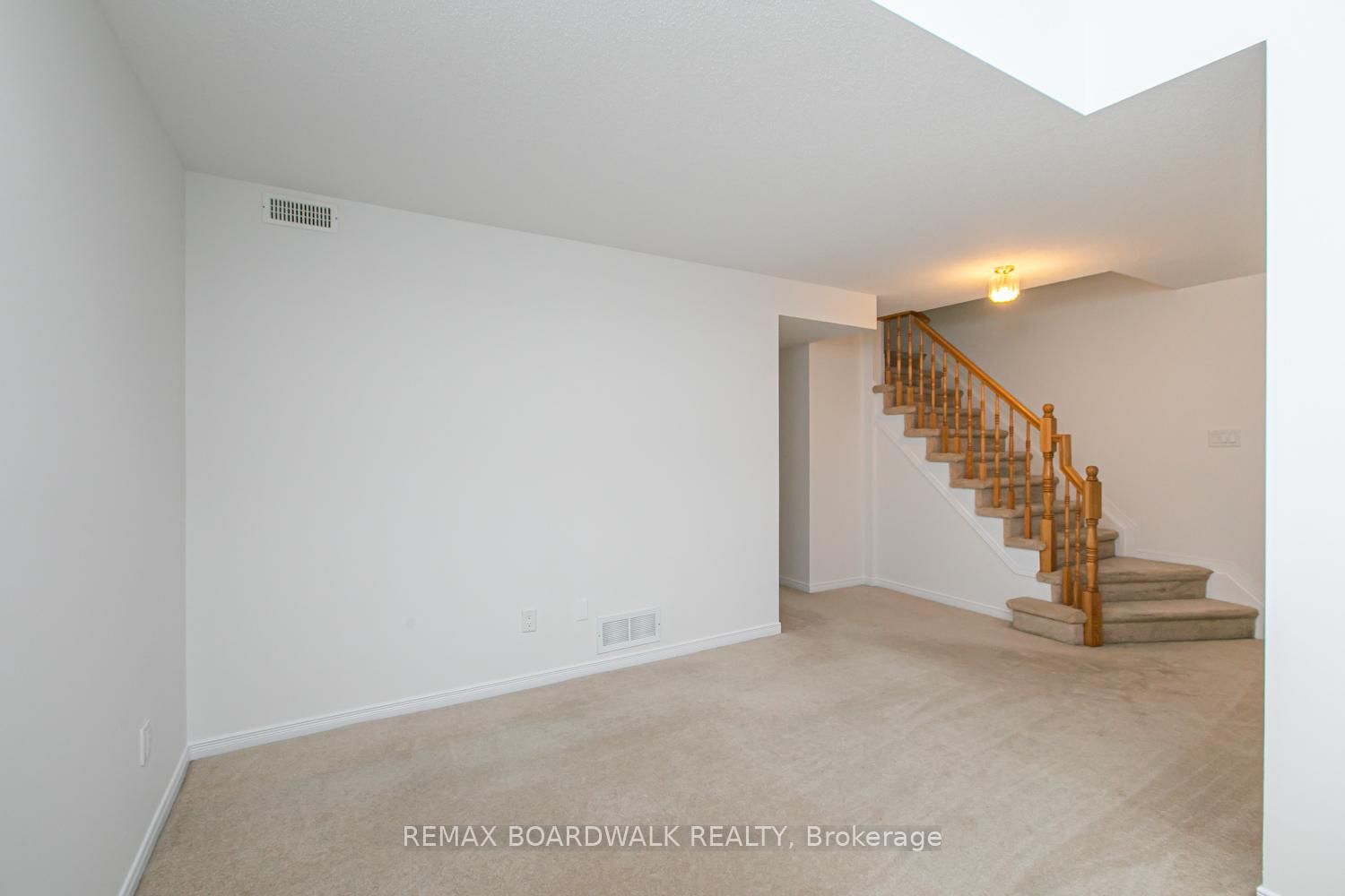 250 Gershwin Private • Ottawa, ON photo 16