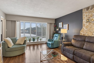 965 Hiawatha Line • Otonabee-South Monaghan, ON photo 8
