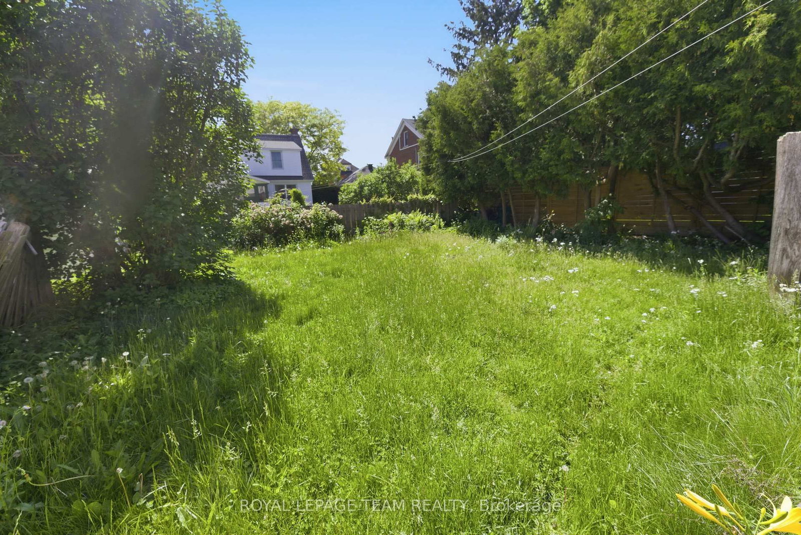 416 Tweedsmuir Avenue • Ottawa, ON photo 9