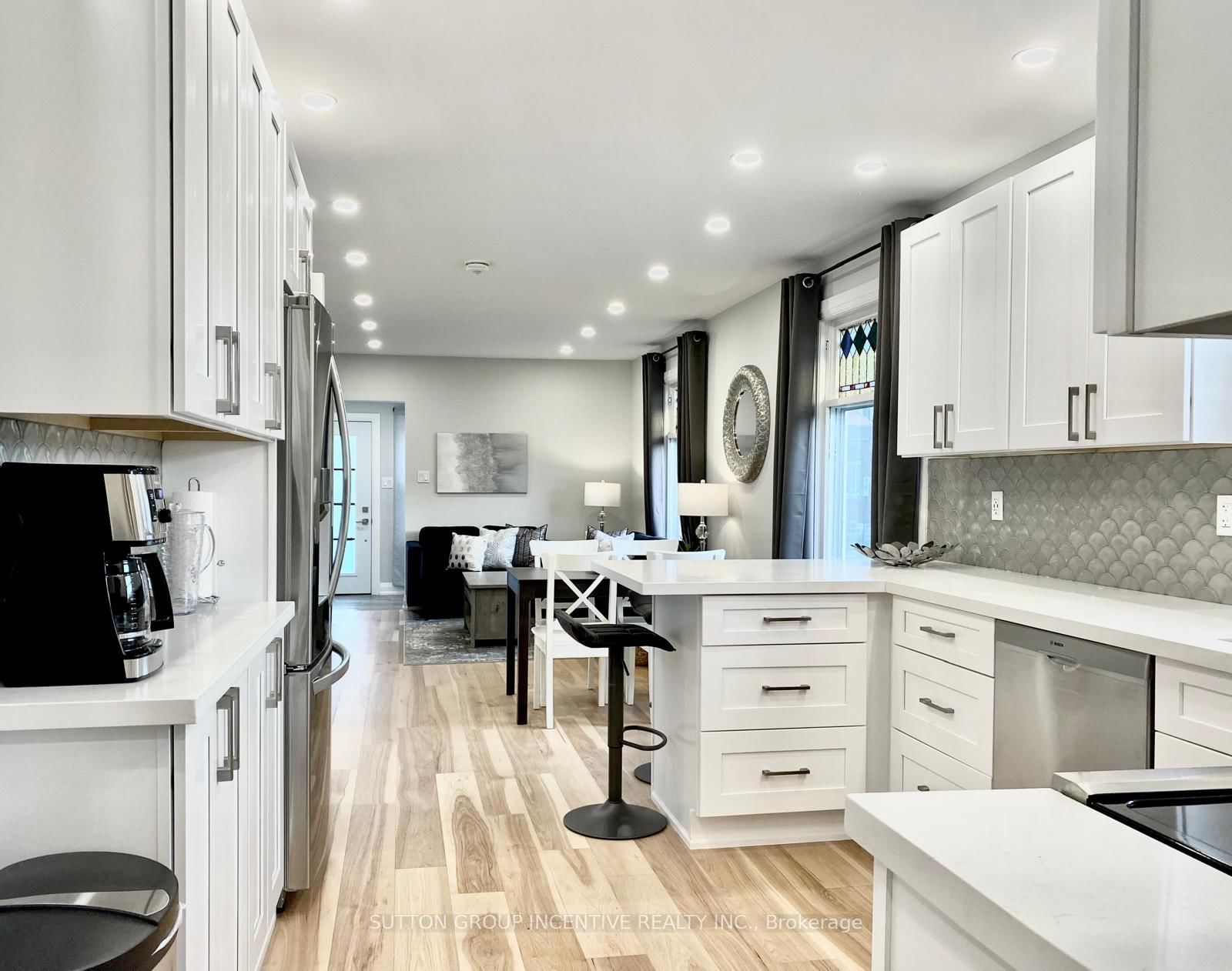 5151 Kitchener Street • Niagara Falls, ON photo 1