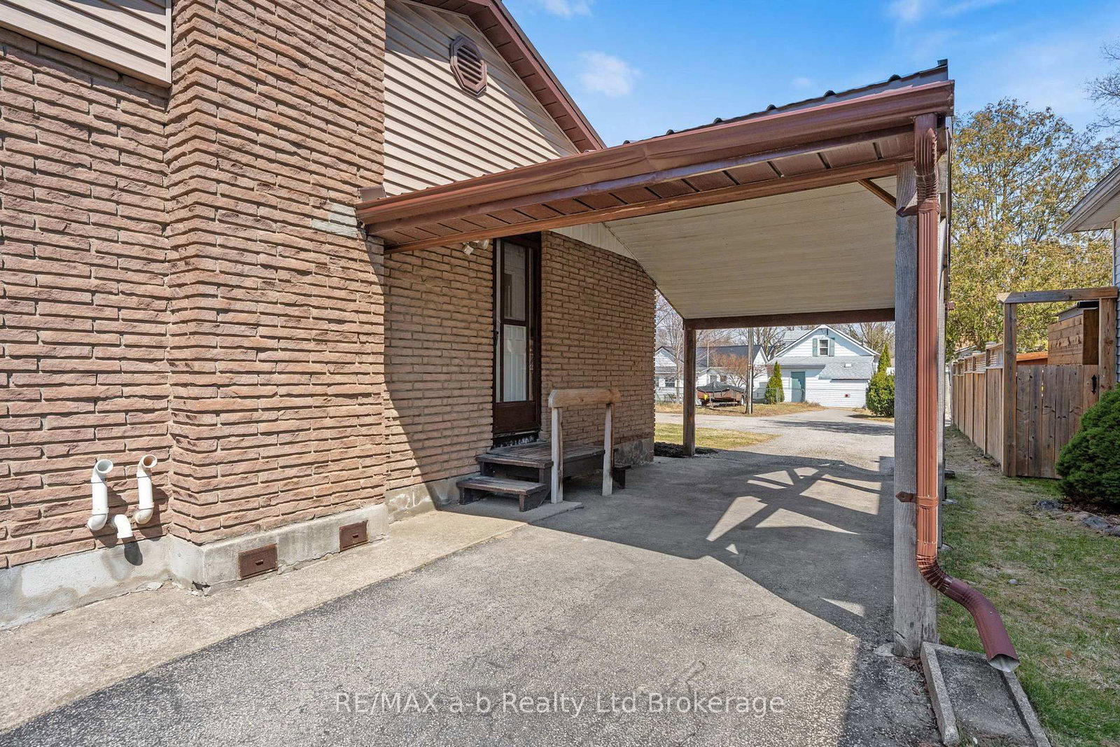 318 Broadway Street • Tillsonburg, ON photo 25