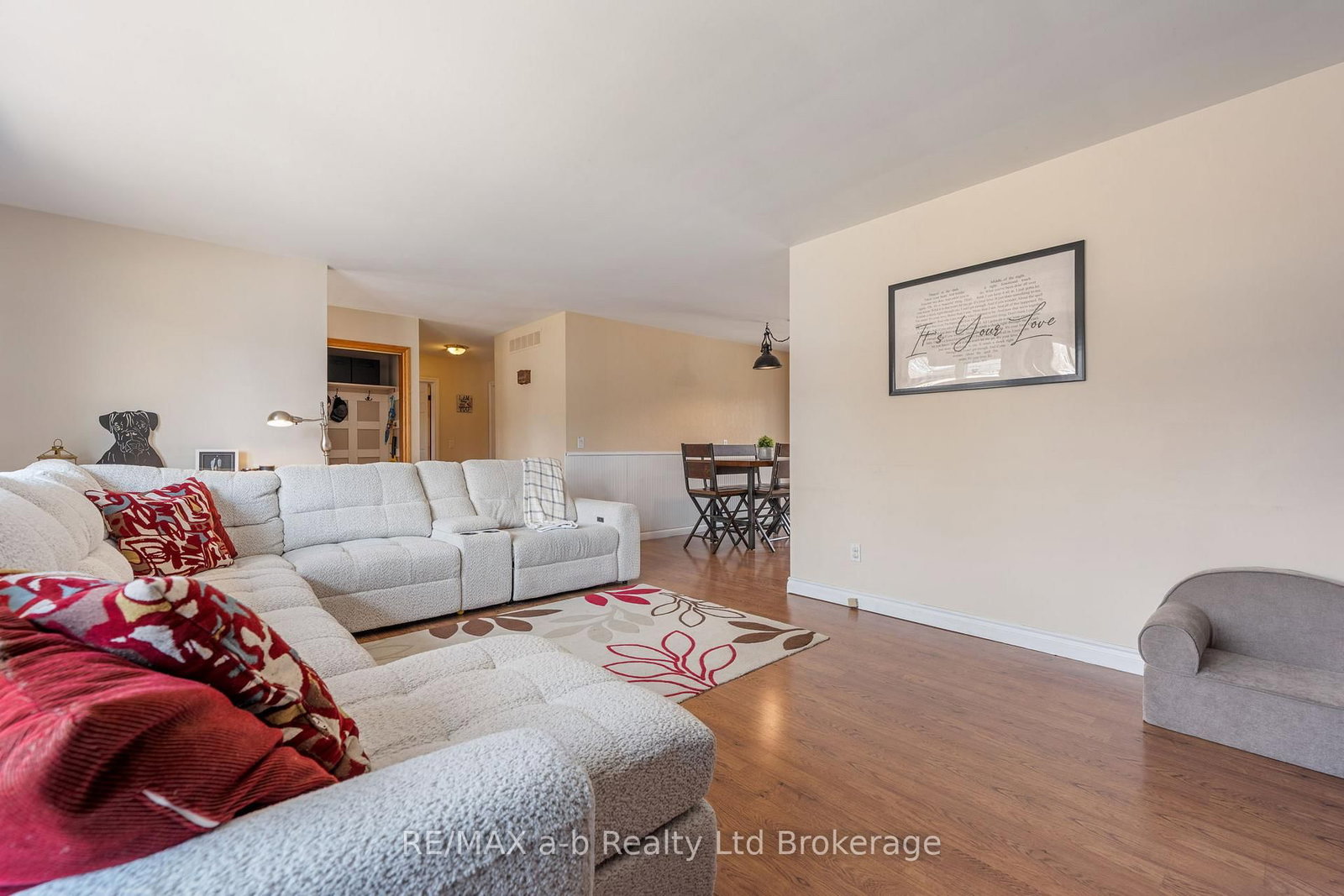 318 Broadway Street • Tillsonburg, ON photo 9