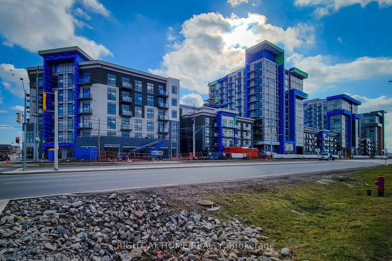 home for lease on 112-470 Dundas Street E