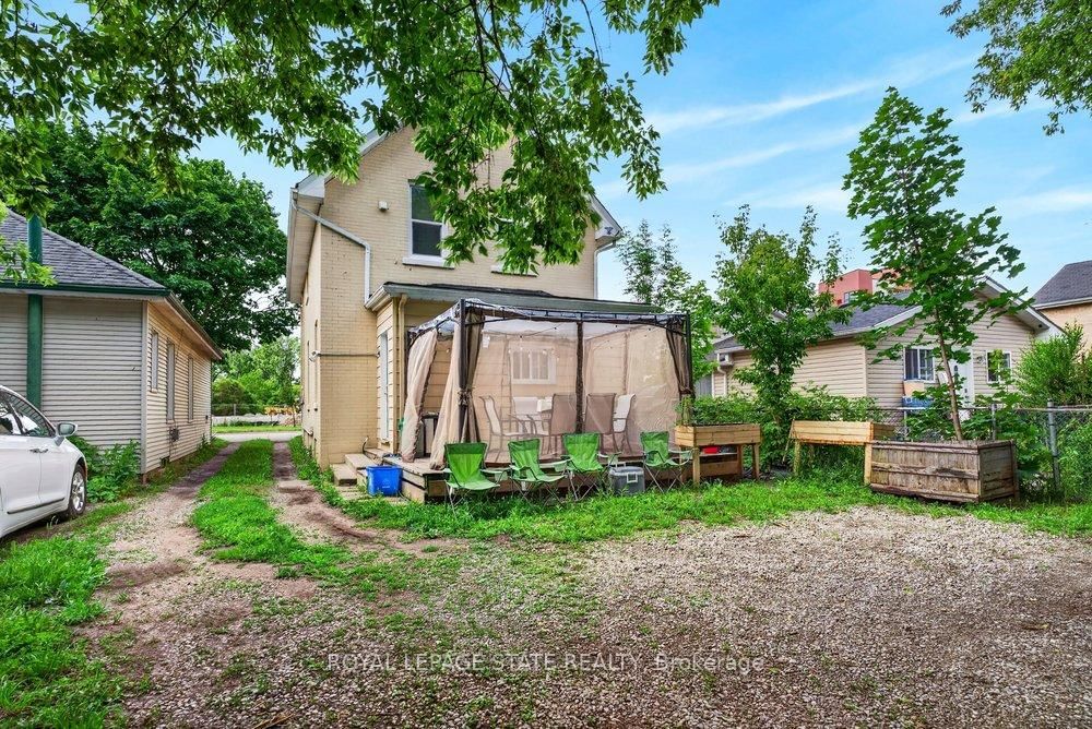 221 Grand River Avenue • Brantford, ON photo 27
