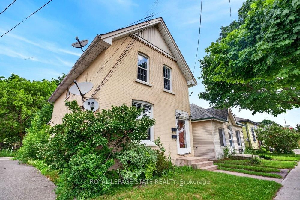 221 Grand River Avenue • Brantford, ON photo 3