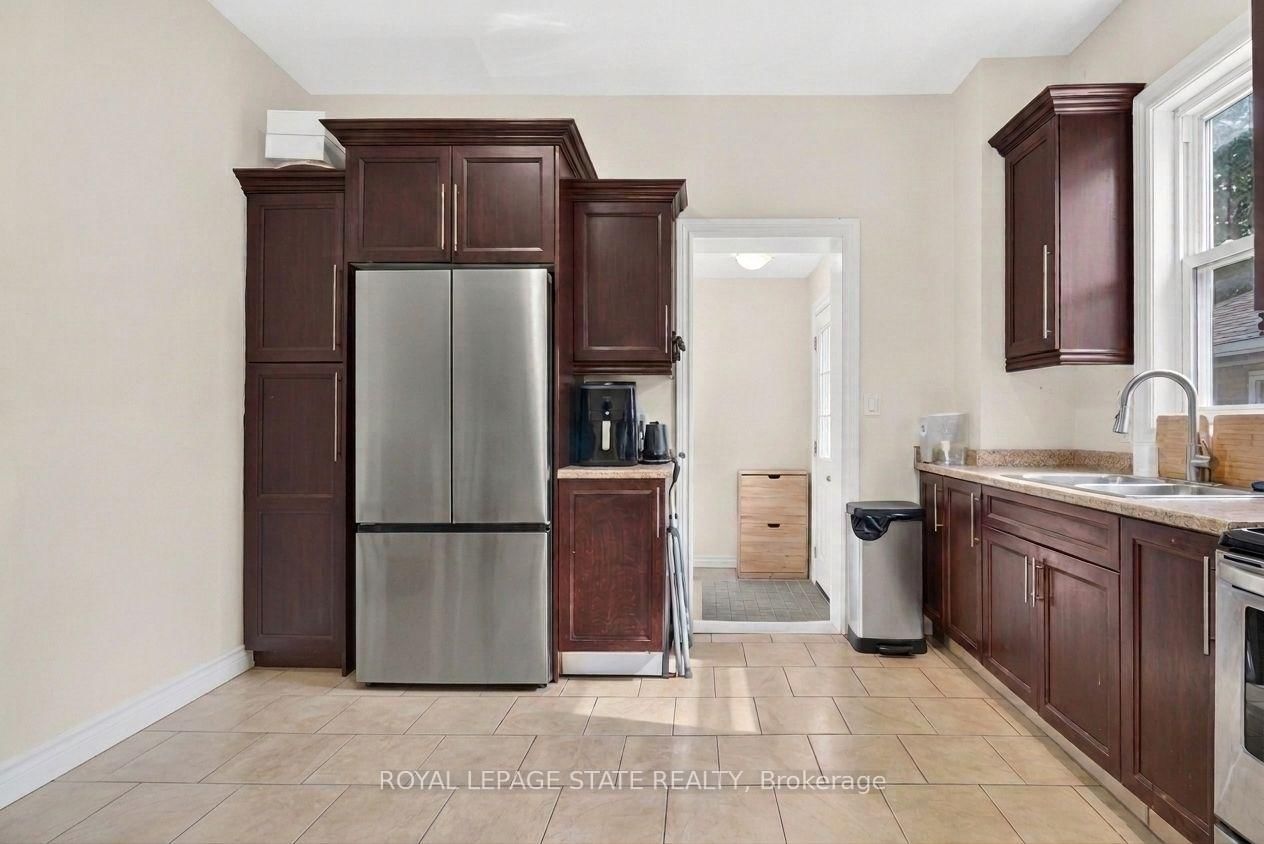 221 Grand River Avenue • Brantford, ON photo 9