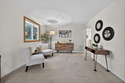 621 Tomahawk Crescent — more photos