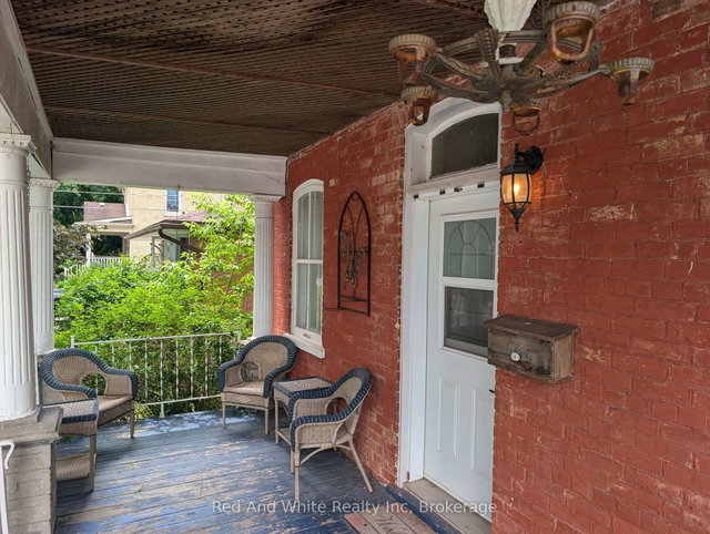 4 Dunke Street S
