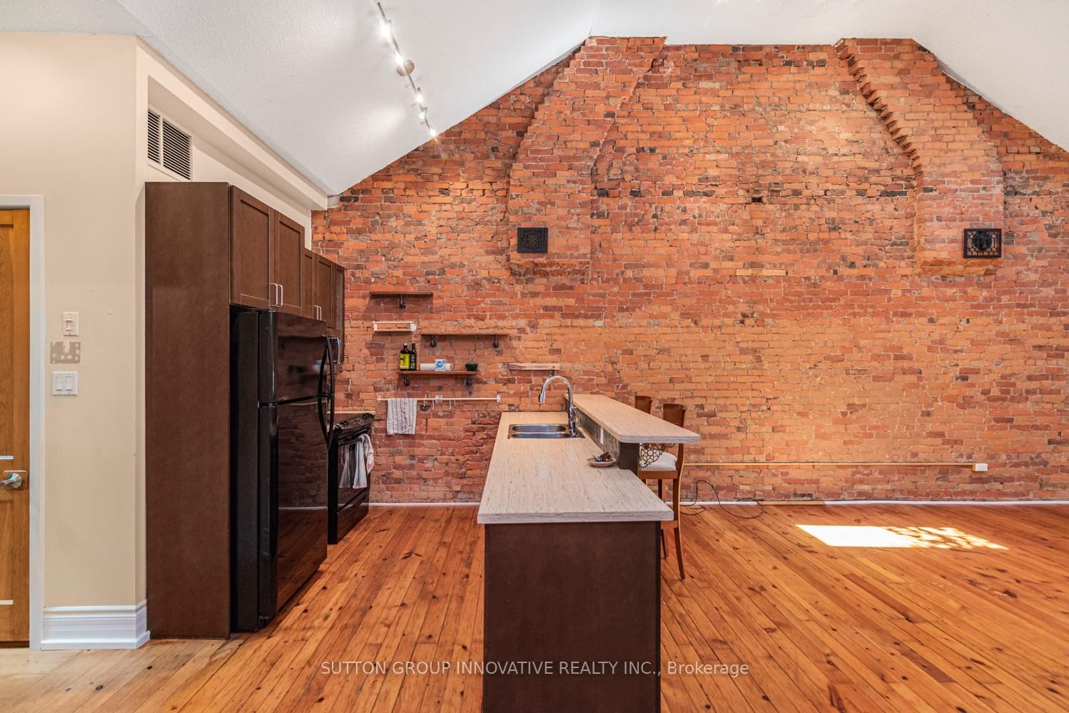 18 Pearl Street S • Hamilton, ON photo 10