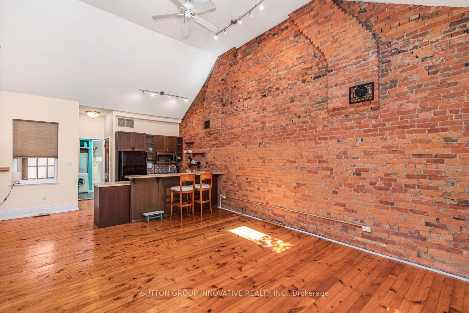18 Pearl Street S