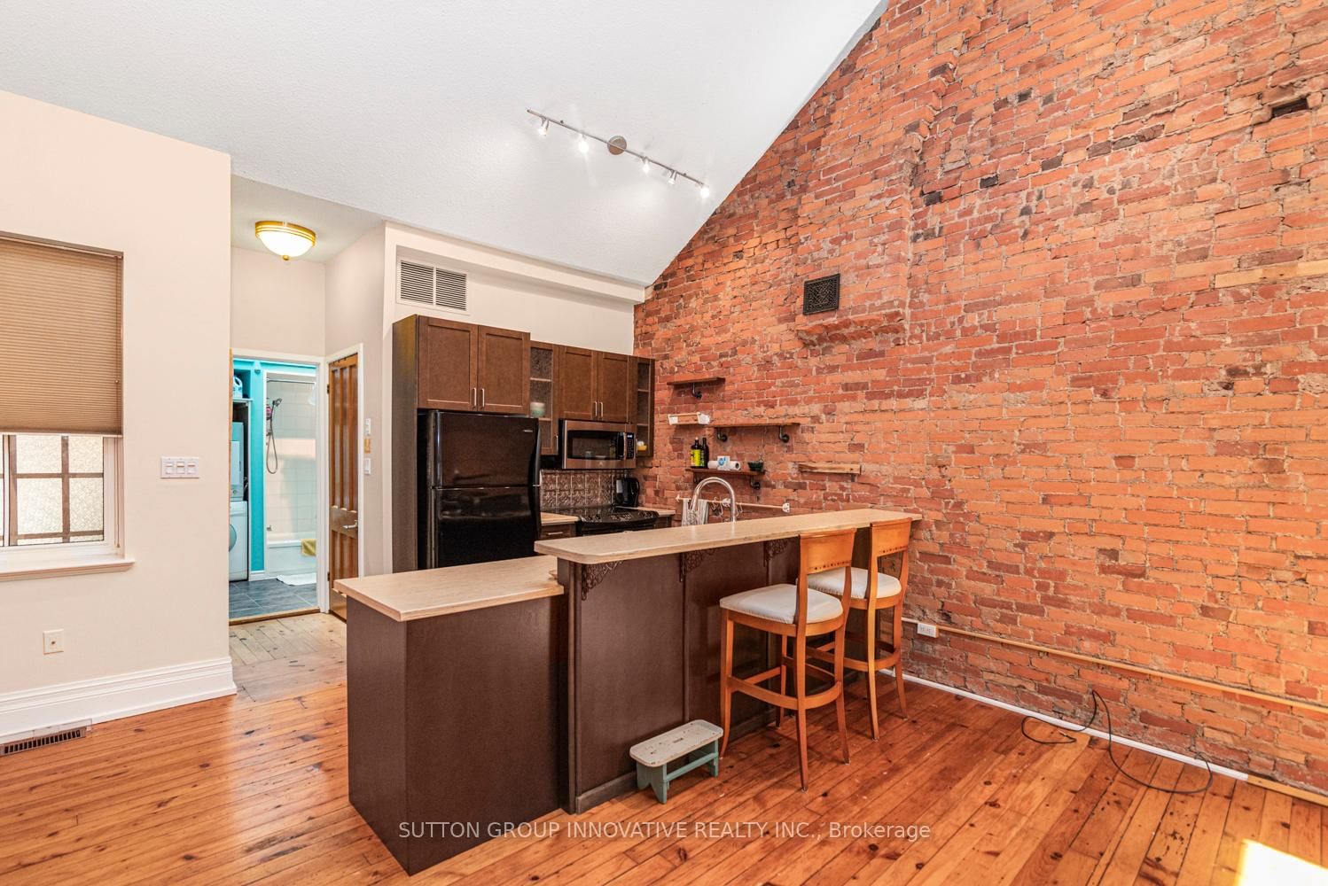 18 Pearl Street S • Hamilton, ON photo 8