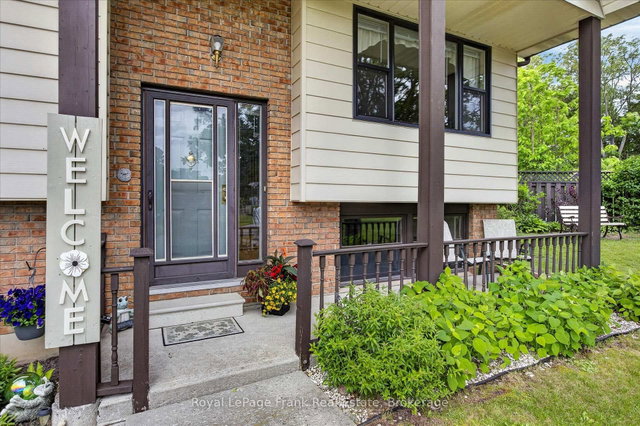 18 Redwood Court