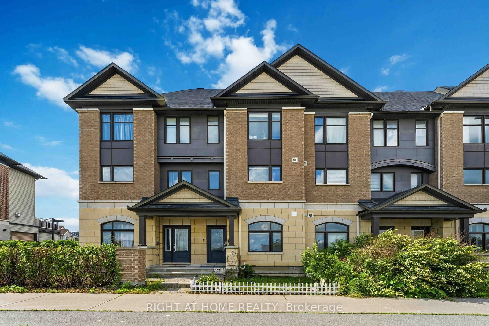 354 Brettonwood Ridge • Ottawa, ON photo 1