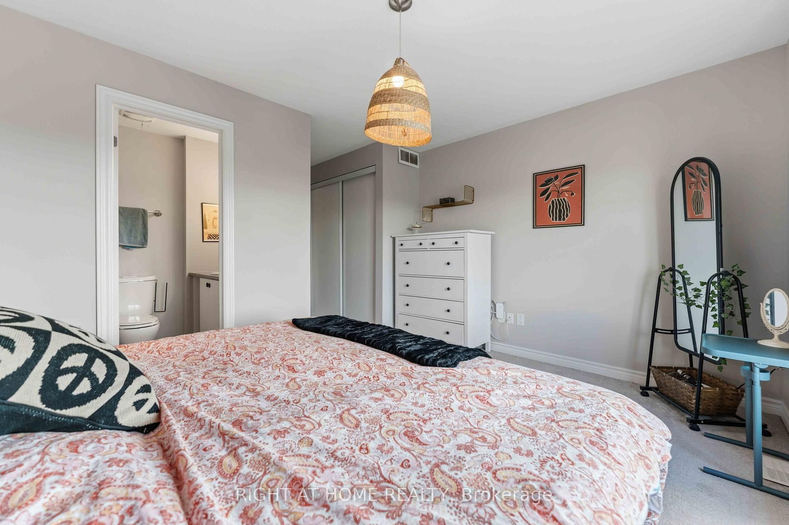 354 Brettonwood Ridge • Ottawa, ON photo 10