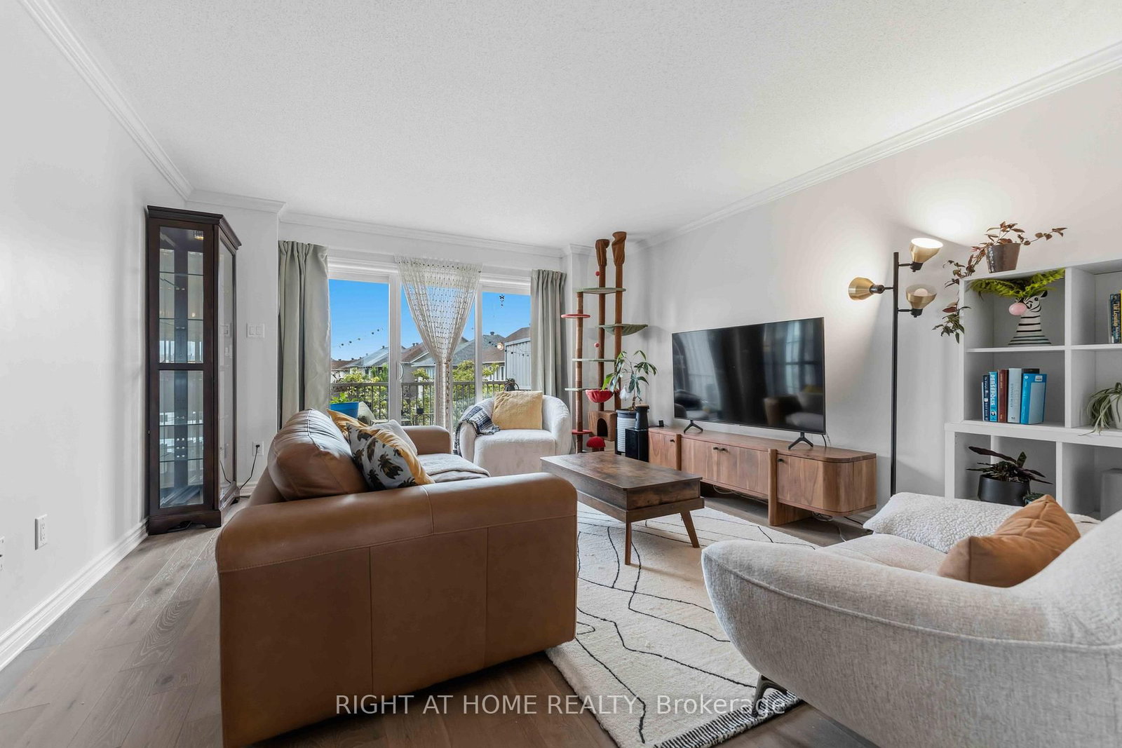 354 Brettonwood Ridge • Ottawa, ON photo 2