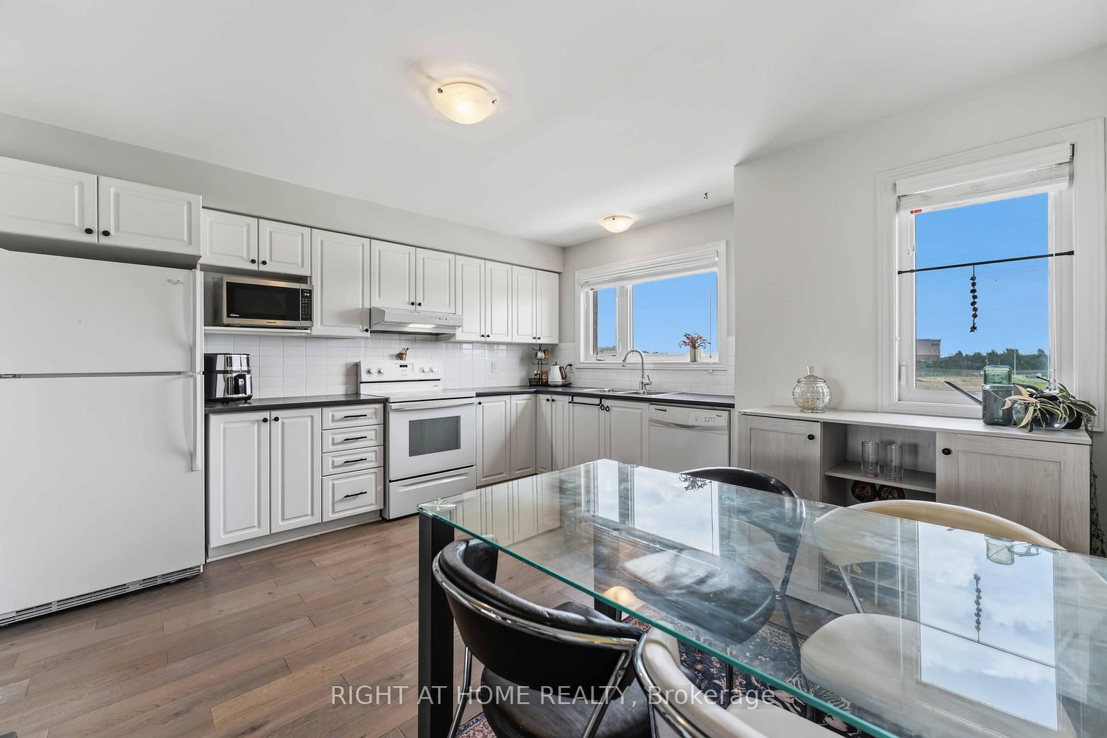 354 Brettonwood Ridge • Ottawa, ON photo 3
