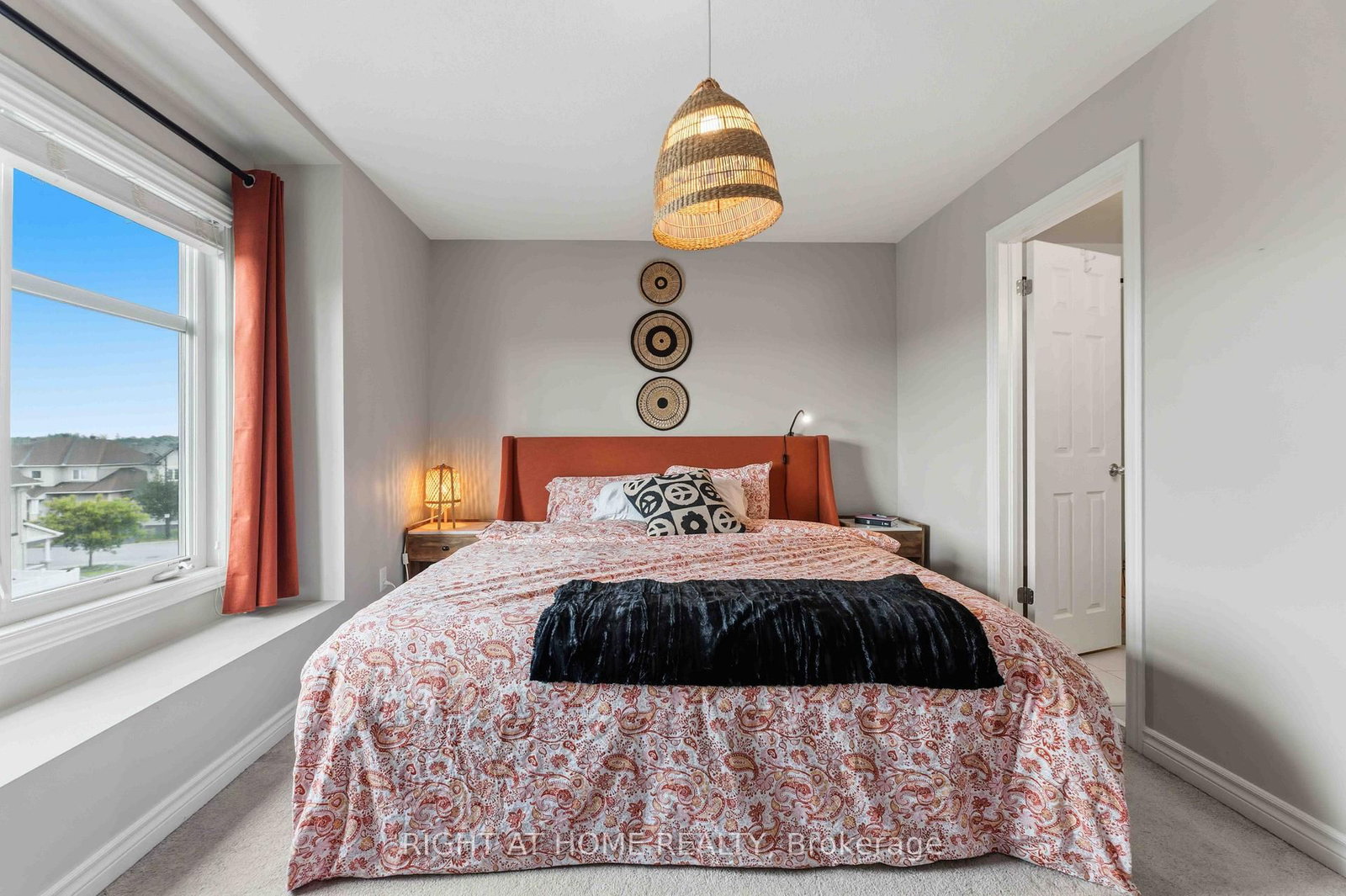354 Brettonwood Ridge • Ottawa, ON photo 7