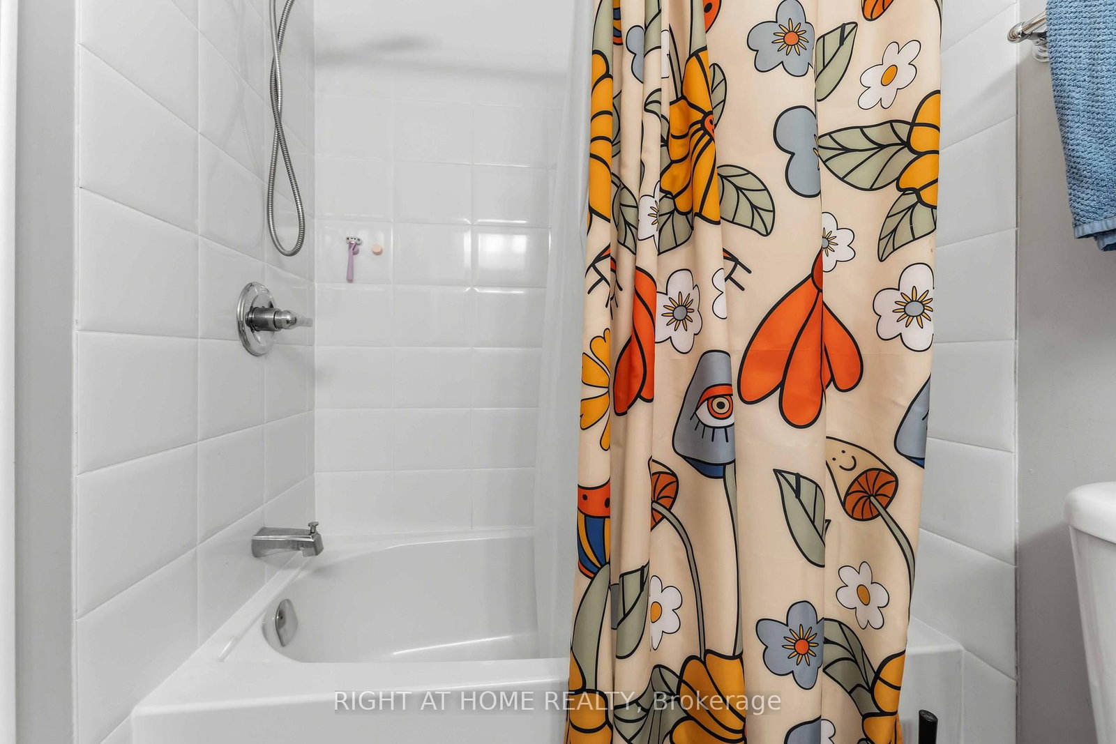354 Brettonwood Ridge • Ottawa, ON photo 9