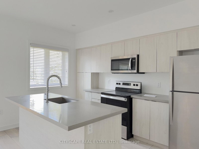 home for lease on 13-416 Dundas Street S