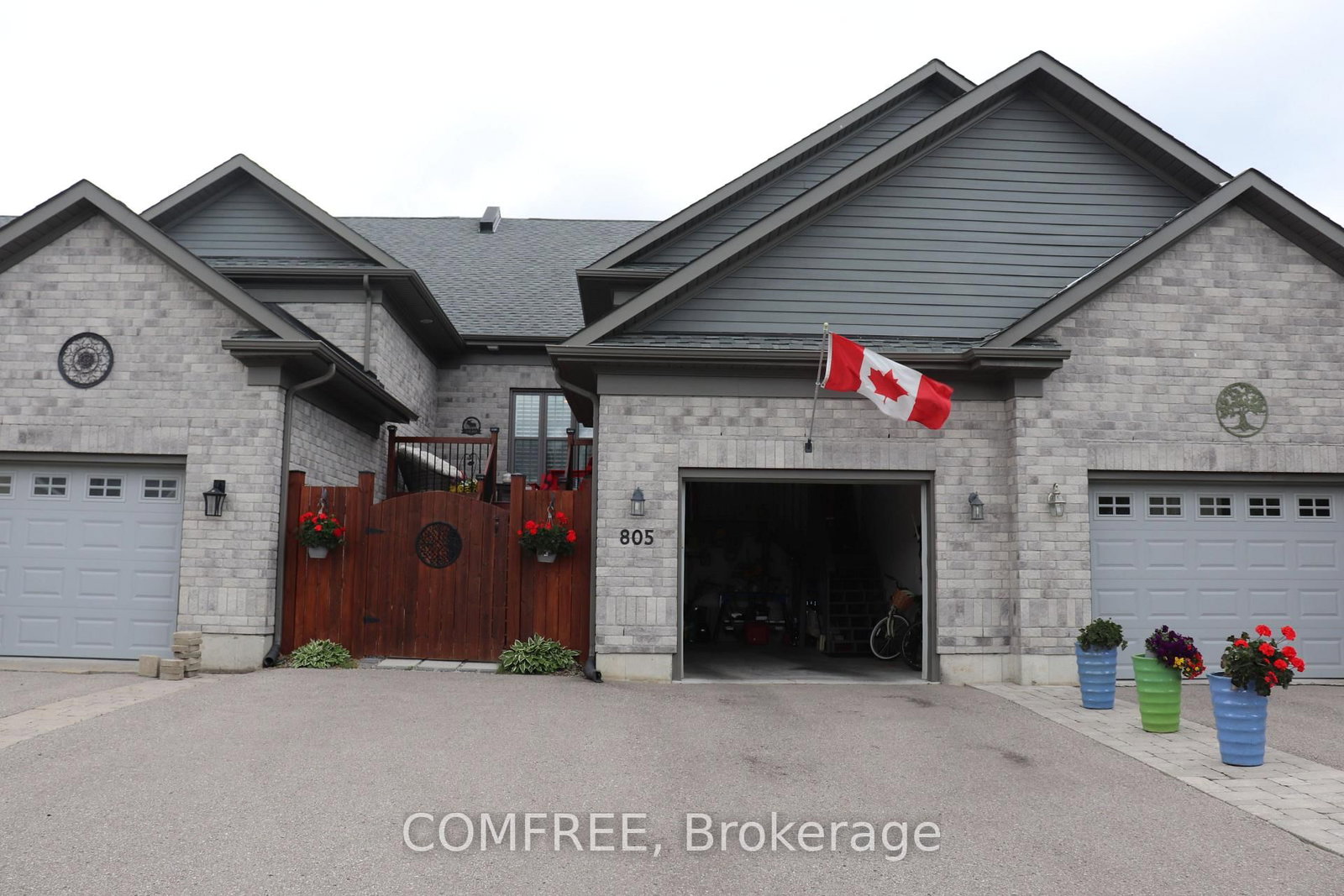805 Lees Avenue • Cobourg, ON photo 2