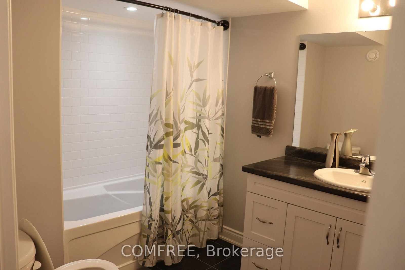 805 Lees Avenue • Cobourg, ON photo 33