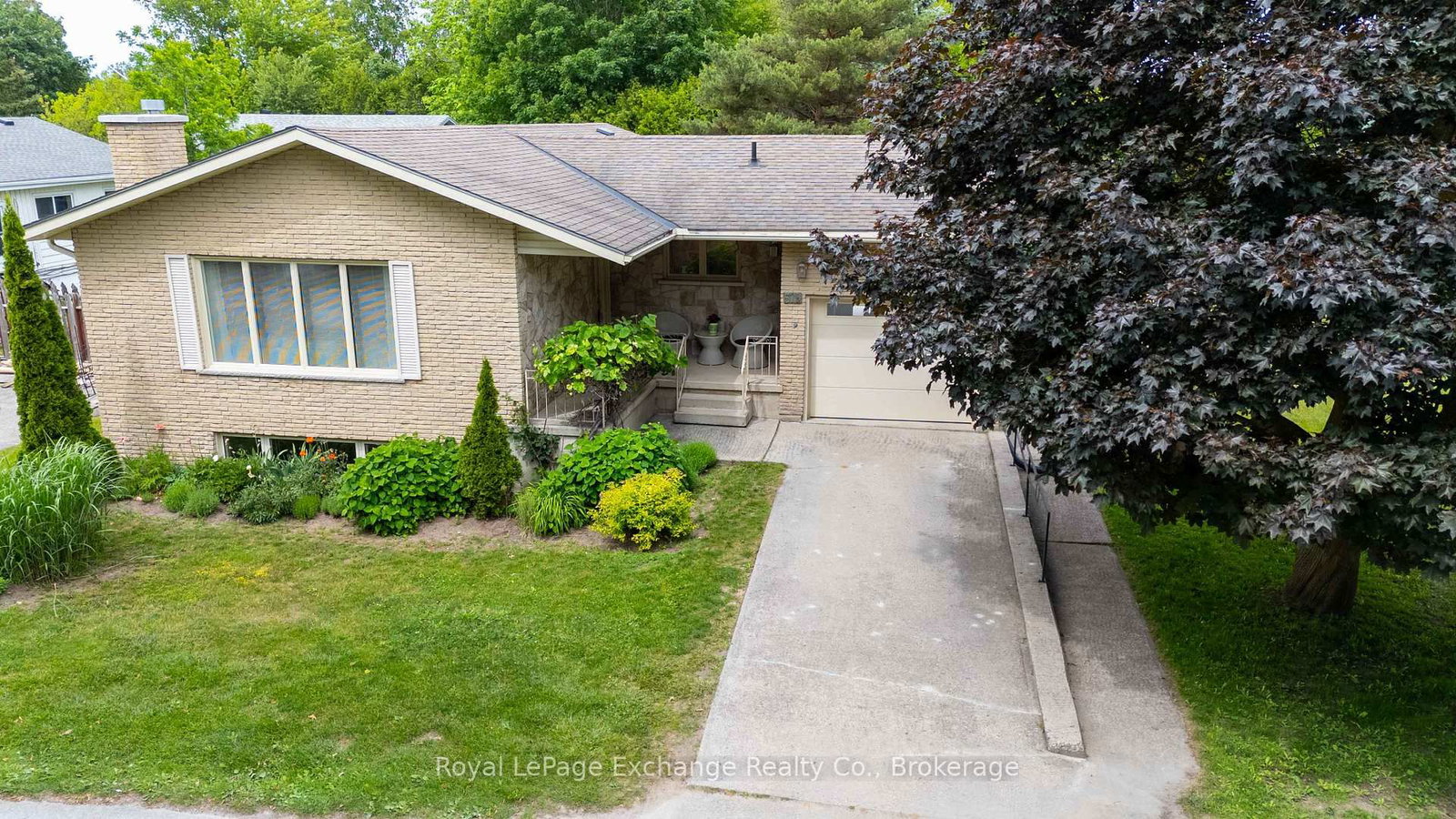 579 Peirson Avenue • Saugeen Shores, ON photo 2