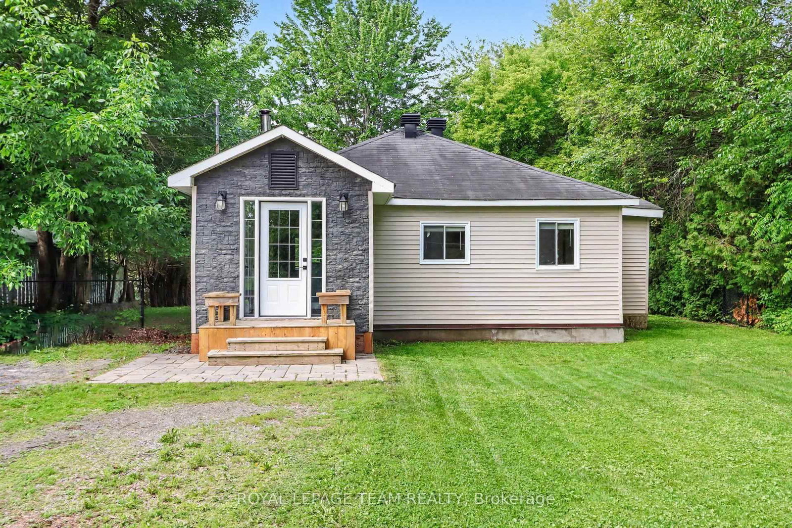 282 Harris Road • North Grenville, ON photo 1
