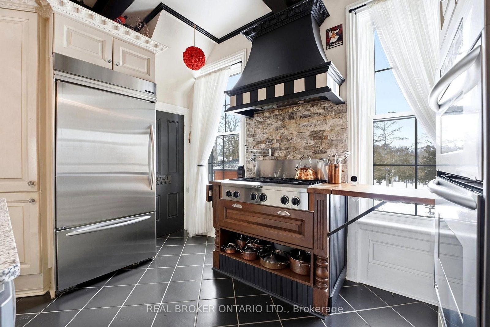 259 Western Avenue • Norfolk, ON photo 11