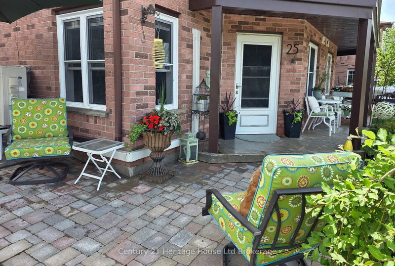 25 - 20 Huron Street N