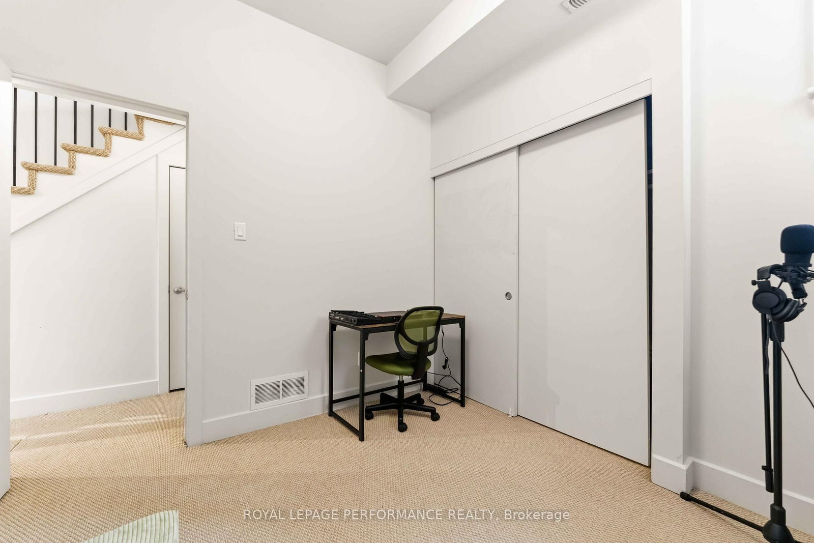 22 Bergeron Private • #35 • Orleans, ON photo 25