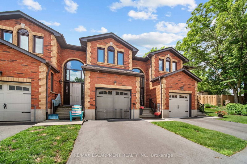 4 - 54 Argyle Street S