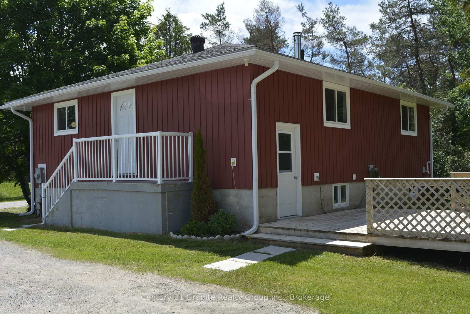 671 Hastings Street N • Bancroft, ON photo 3