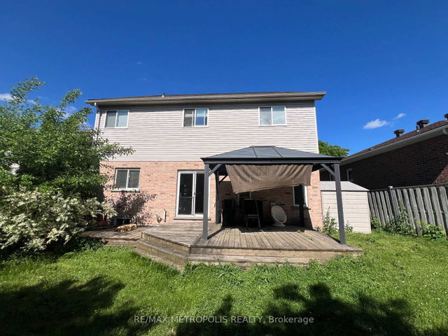 144 Meadowoak Crescent