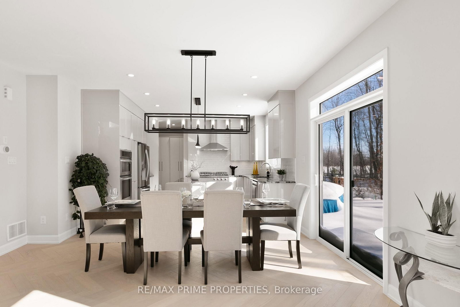 820 MERCIER Crescent • Ottawa, ON photo 12