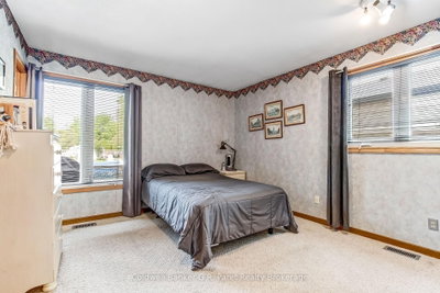 27 Woodcock Drive • Tillsonburg, ON photo 9