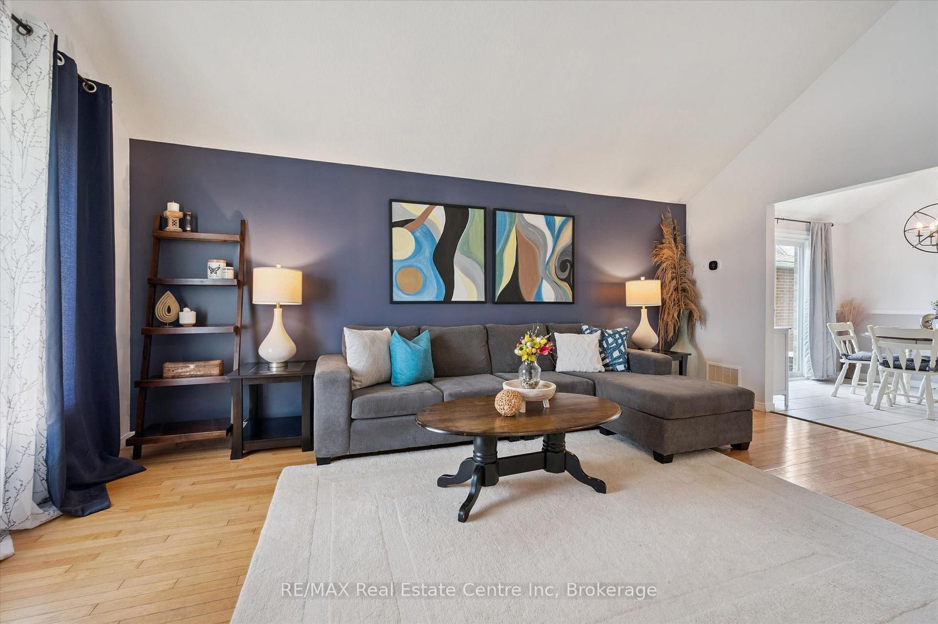 325 TAIT Crescent