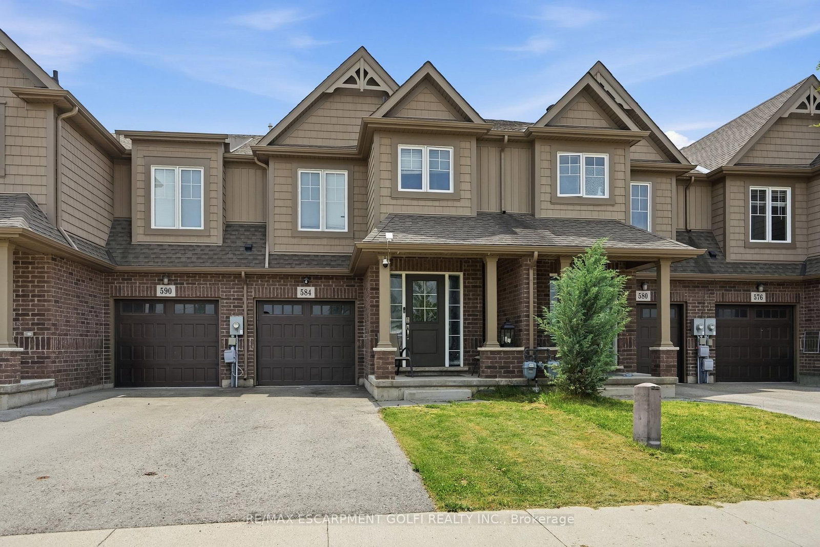 584 Julia Drive • Welland, ON photo 2
