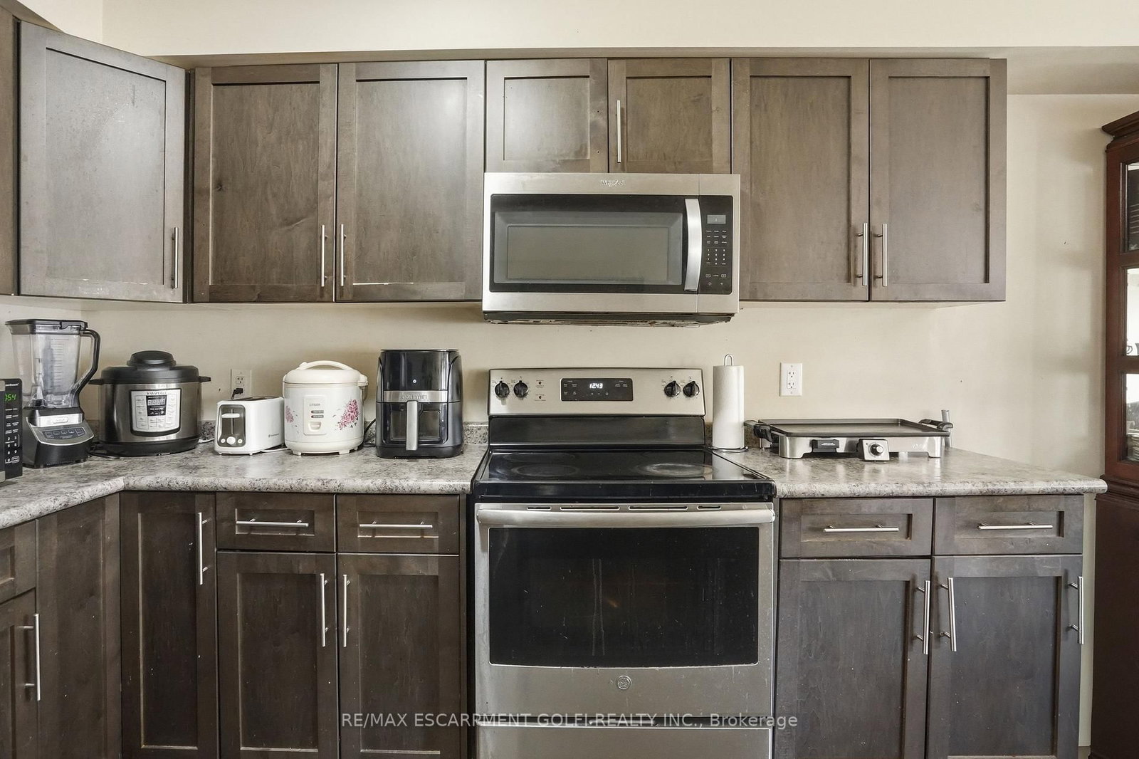 584 Julia Drive • Welland, ON photo 8